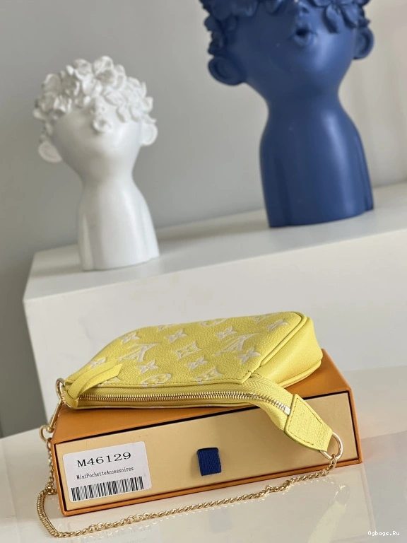 VUITTON POCHETTE ACCESSOIRES MINI LOUIS 0122